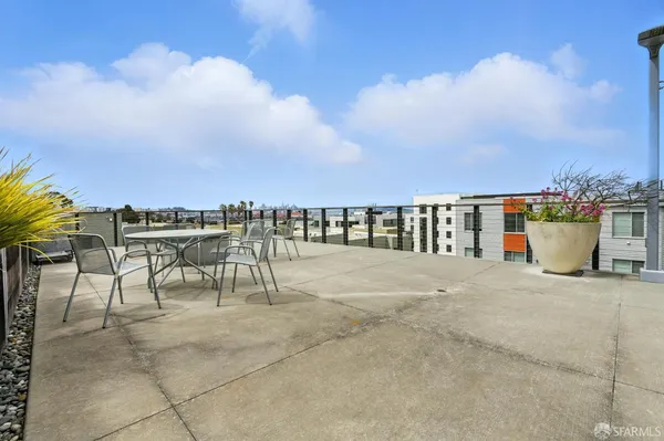$739,000 | 50 Jerrold Avenue, Unit 215, San Francisco, CA 94124