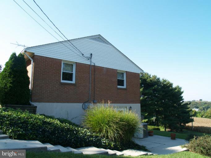 504 Buffalo Road Mount Airy, MD 21771 - Photo 1 of 27 Exterior (General)