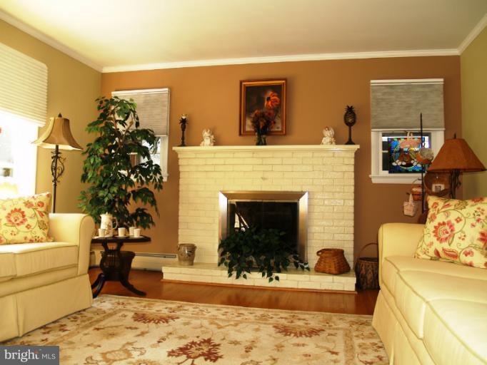 504 Buffalo Road Mount Airy, MD 21771 - Photo 19 of 27 Living Room