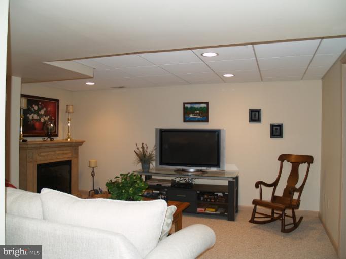 504 Buffalo Road Mount Airy, MD 21771 - Photo 9 of 27 Family Room