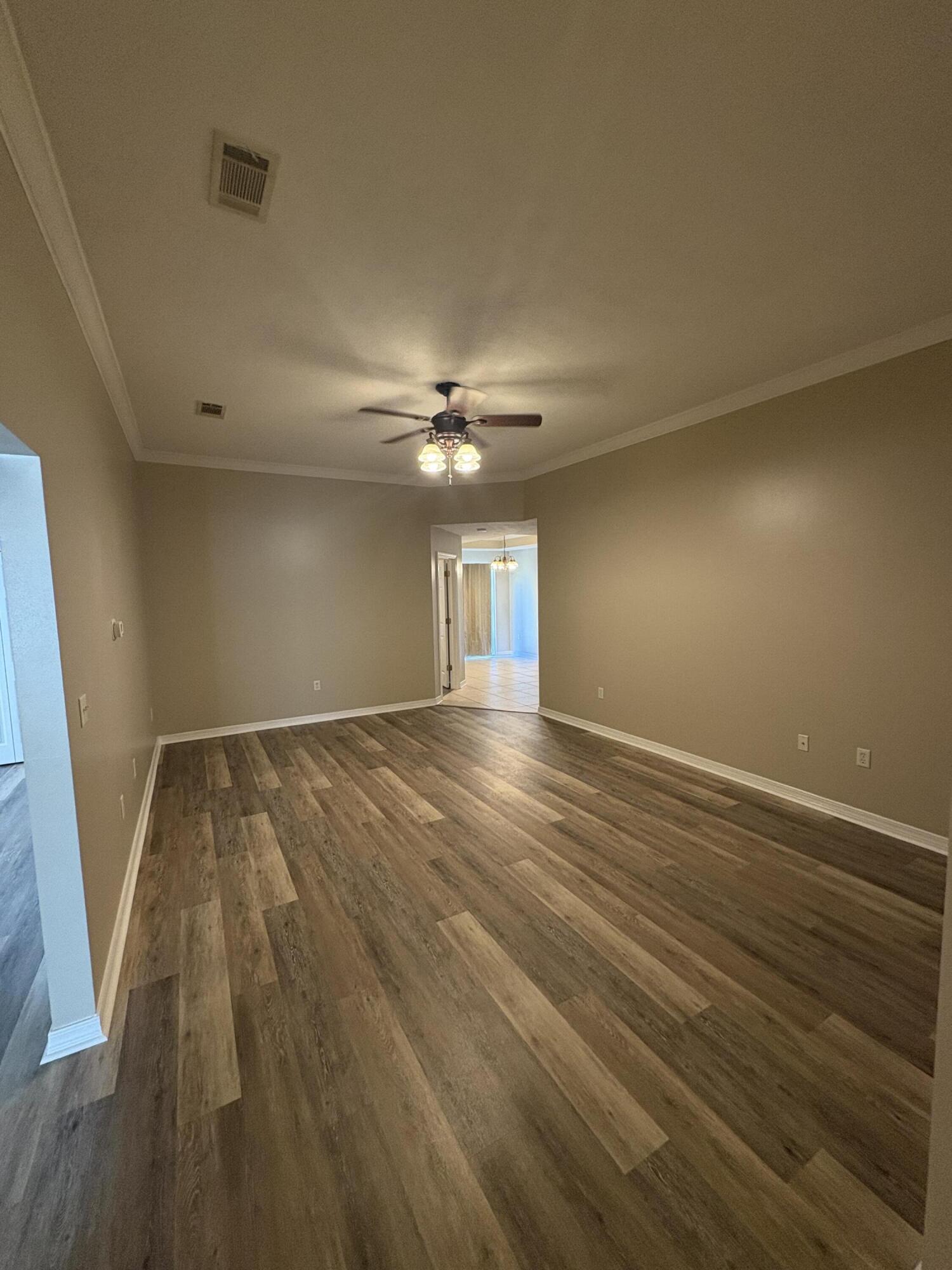 2877 Aplin Road Crestview, FL 32539 - Photo 3 of 13 Living Room