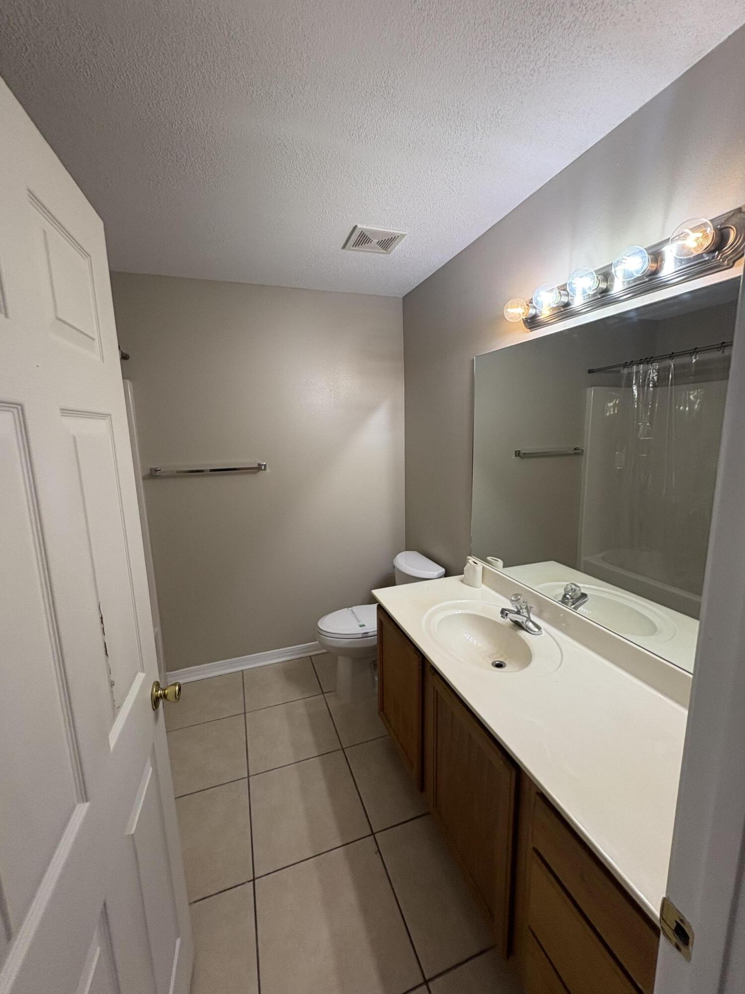 2877 Aplin Road Crestview, FL 32539 - Photo 4 of 13 First Bathroom