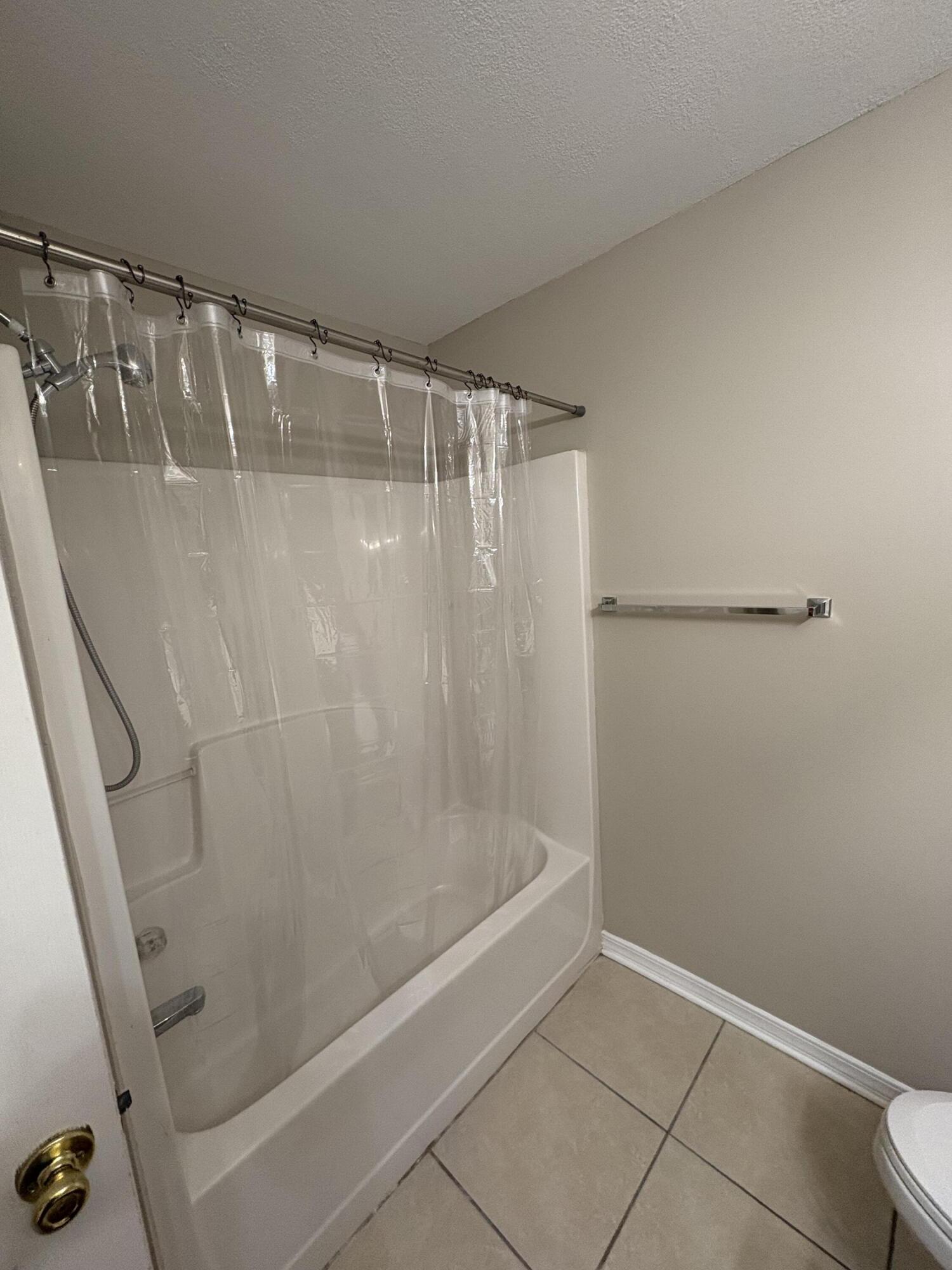 2877 Aplin Road Crestview, FL 32539 - Photo 5 of 13 Bathroom