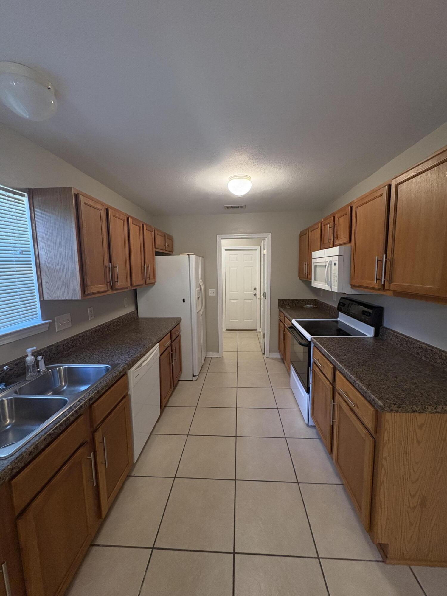 2877 Aplin Road Crestview, FL 32539 - Photo 8 of 13 Kitchen