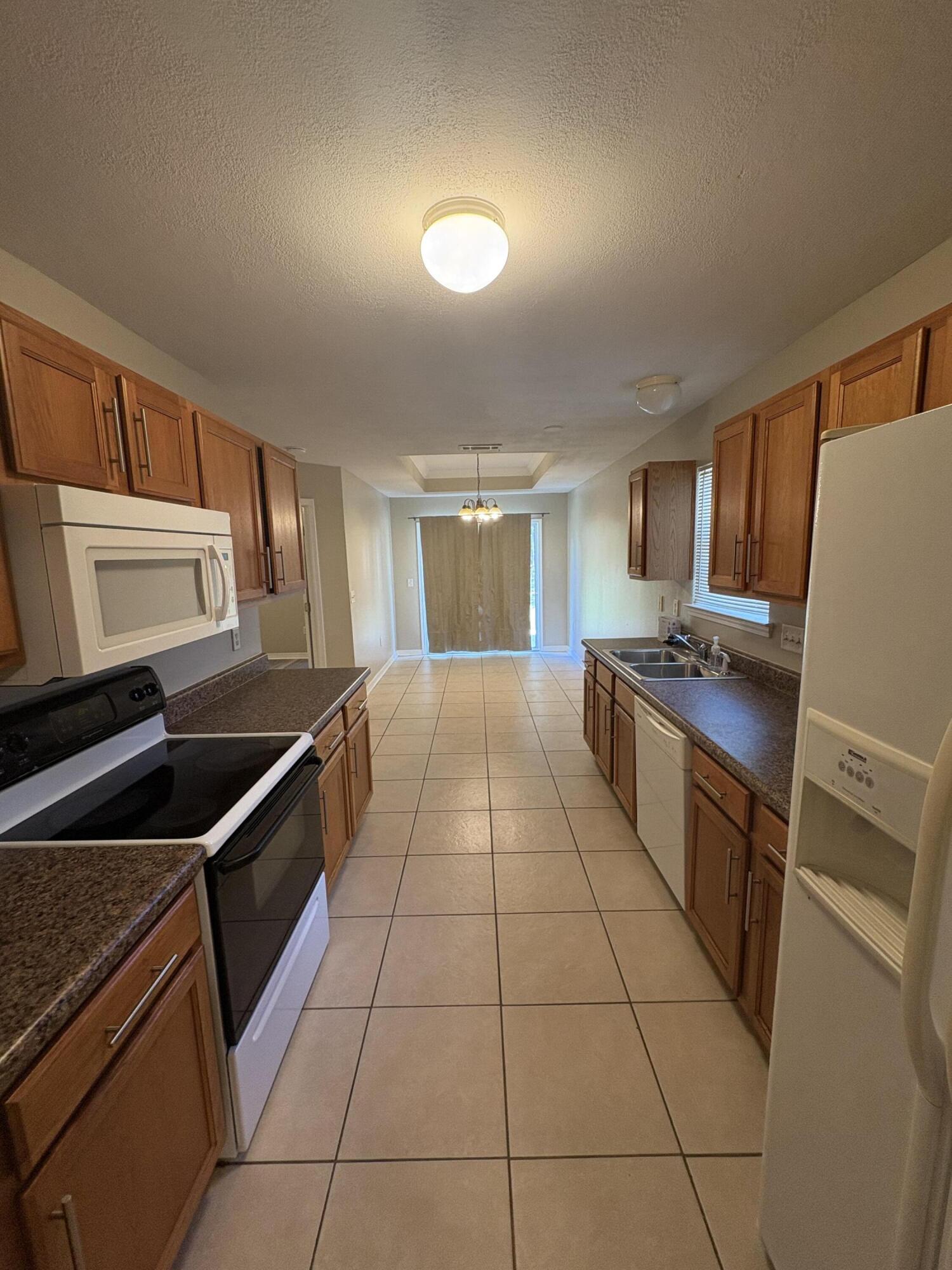 2877 Aplin Road Crestview, FL 32539 - Photo 9 of 13 Kitchen