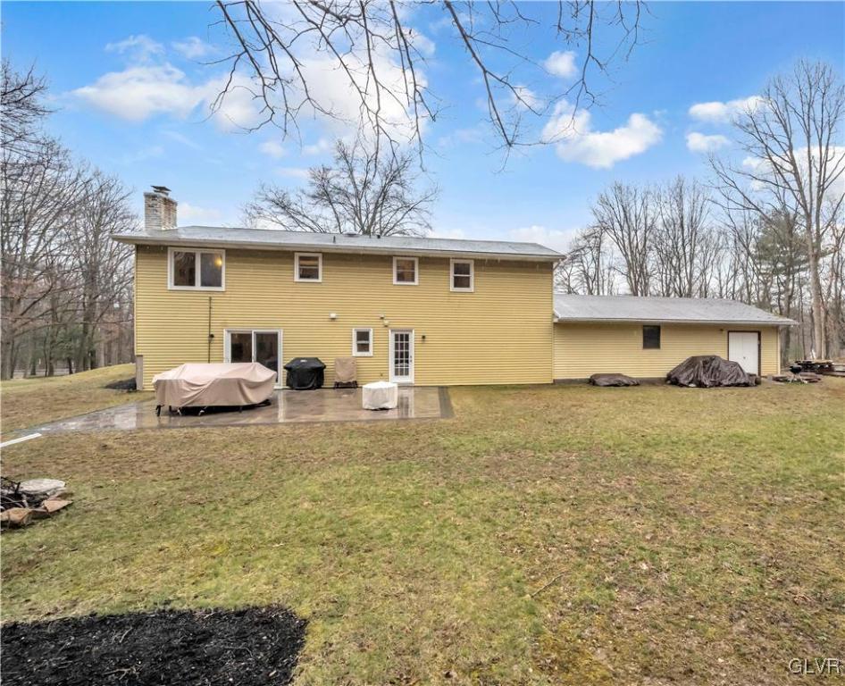 2559 Mountain Road Slatington, PA 18080 - Photo 4 of 32 a front view of a house with a yard