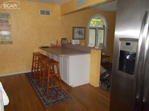 6313 Wreckenridge Road Flint, MI 48532 - Photo 11 of 26 20422167-12.JPG