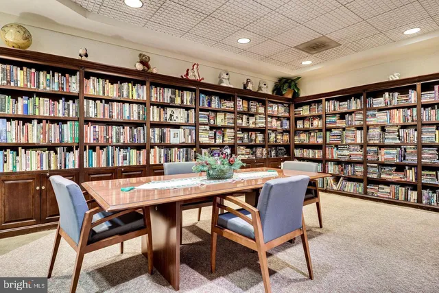 $2,000 | 205 Yoakum Parkway, Unit 204, Alexandria, VA 22304