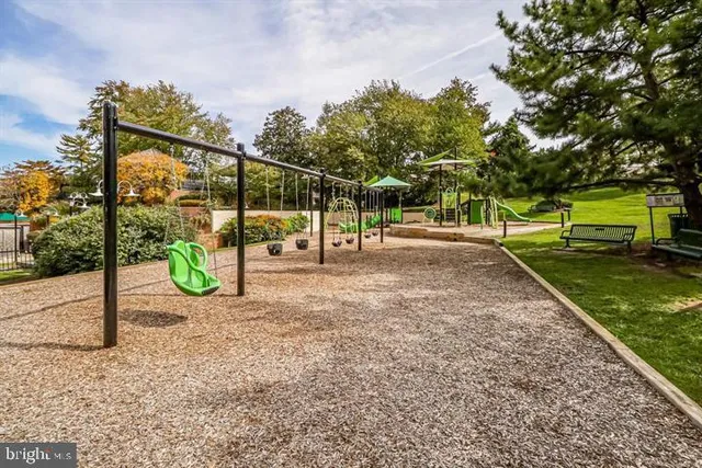 $2,000 | 205 Yoakum Parkway, Unit 204, Alexandria, VA 22304