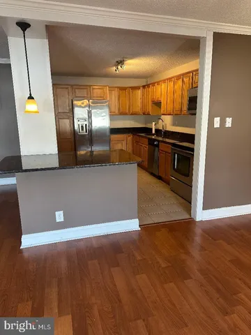 $2,000 | 205 Yoakum Parkway, Unit 204, Alexandria, VA 22304