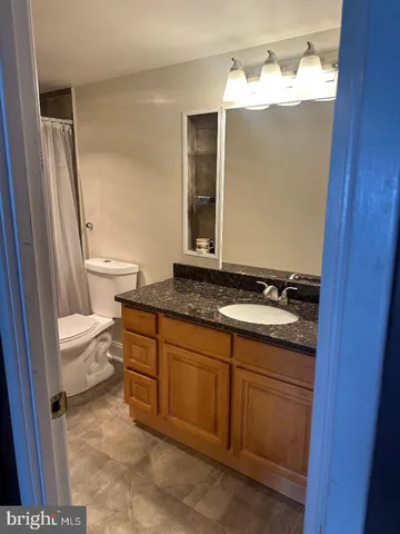 $2,000 | 205 Yoakum Parkway, Unit 204, Alexandria, VA 22304