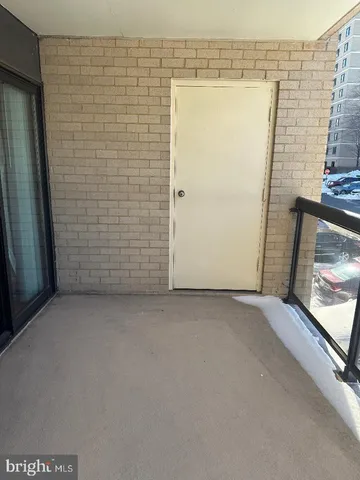 $2,000 | 205 Yoakum Parkway, Unit 204, Alexandria, VA 22304