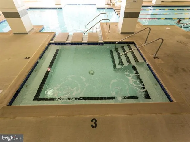 $2,000 | 205 Yoakum Parkway, Unit 204, Alexandria, VA 22304