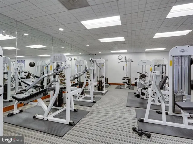 $2,000 | 205 Yoakum Parkway, Unit 204, Alexandria, VA 22304