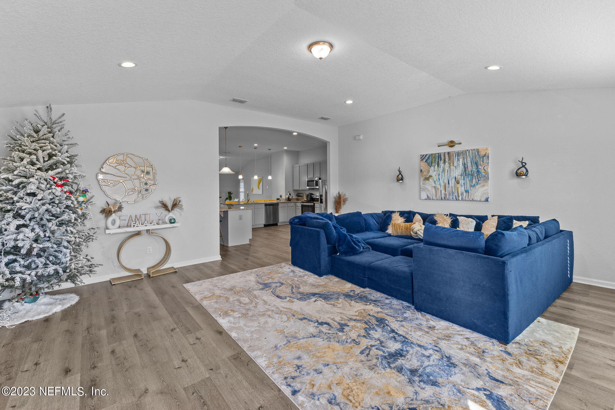 1592 Liberty Tree Place Jacksonville, FL 32221 - Photo 4 of 28 a living room with furniture
