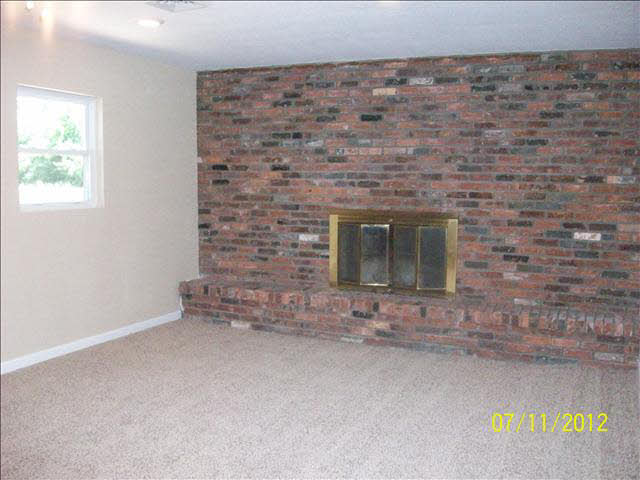 8287 Douglas Road Lambertville, MI 48144 - Photo 13 of 20 20096297-12.JPG