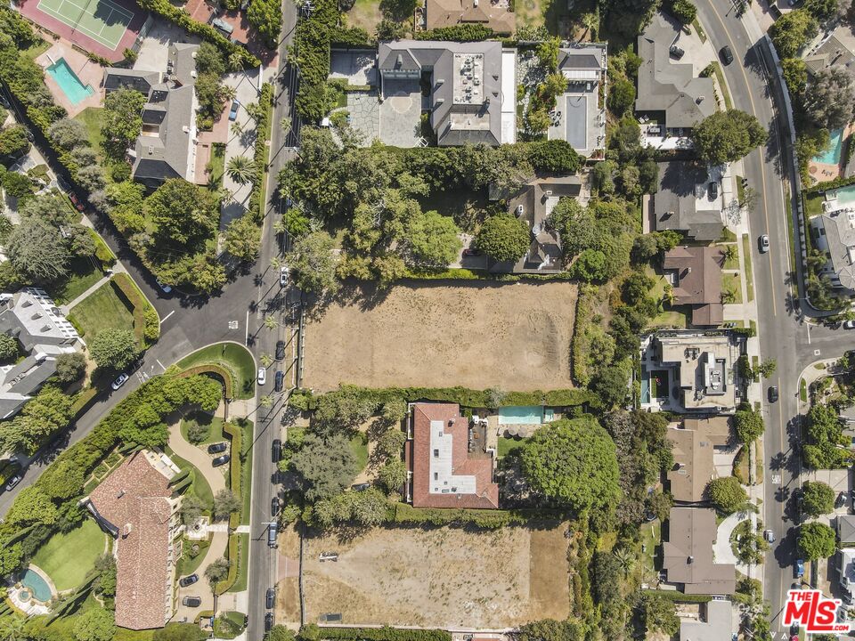 287 South Rockingham Avenue Los Angeles, CA 90049 - Photo 14 of 19 Gallery Image 14