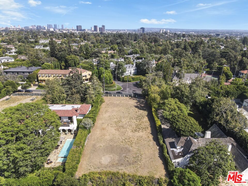 287 South Rockingham Avenue Los Angeles, CA 90049 - Photo 15 of 19 Gallery Image 15