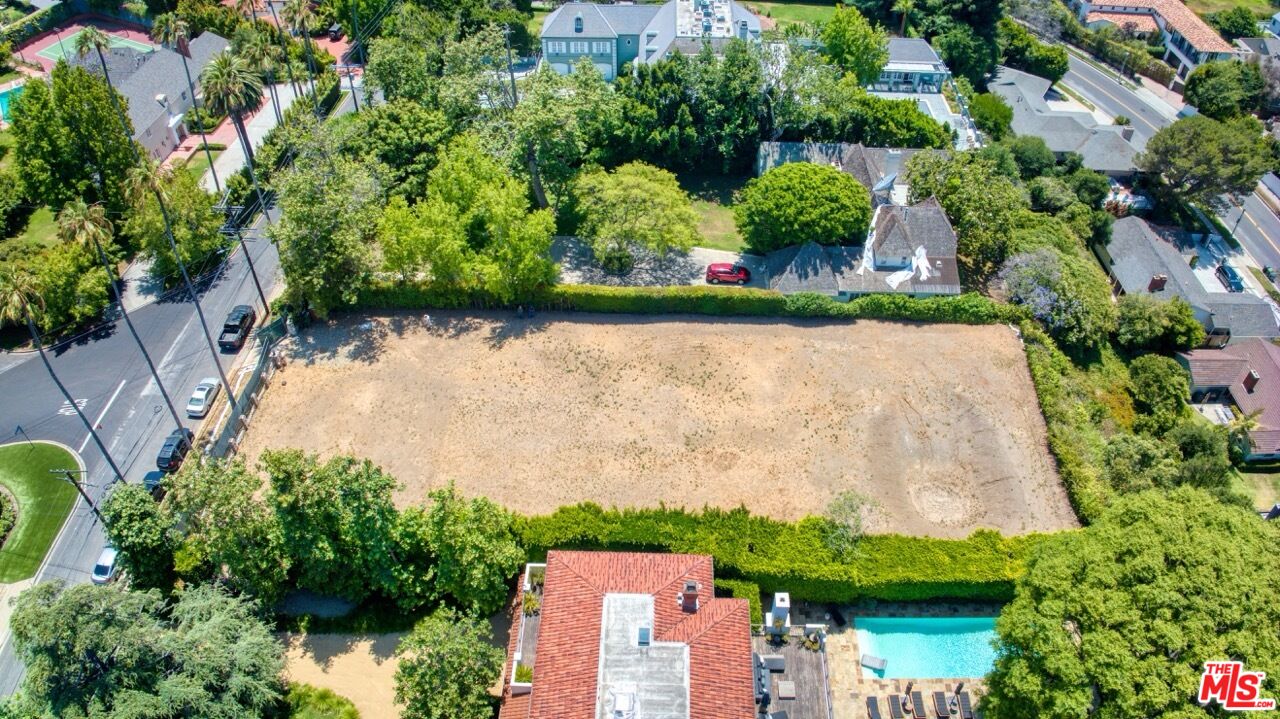 287 South Rockingham Avenue Los Angeles, CA 90049 - Photo 8 of 19 Gallery Image 8
