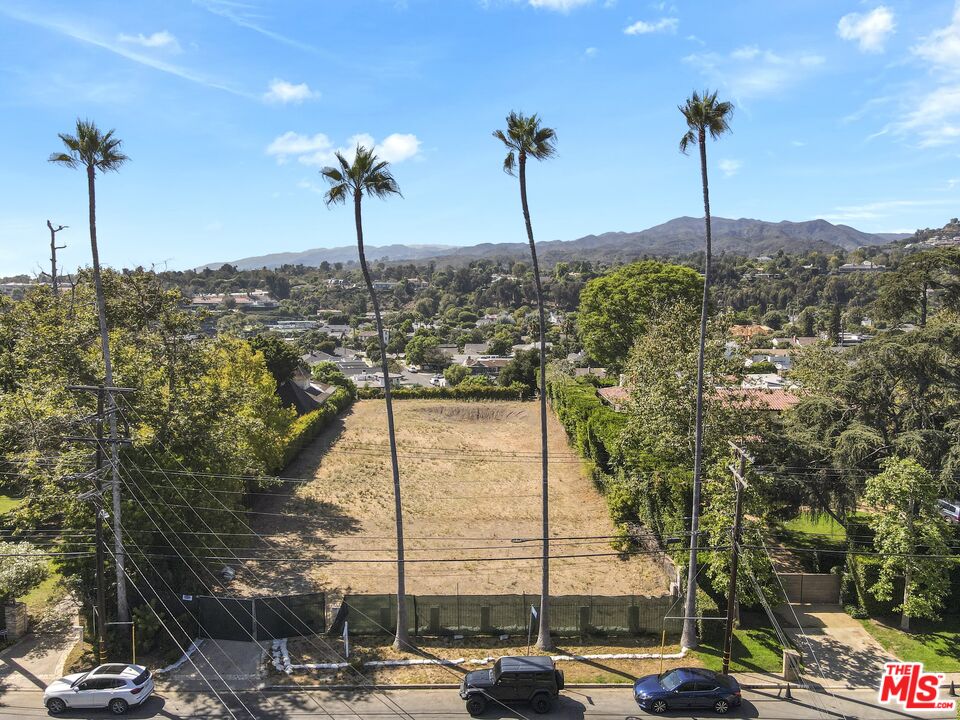 287 South Rockingham Avenue Los Angeles, CA 90049 - Photo 10 of 19 Gallery Image 10