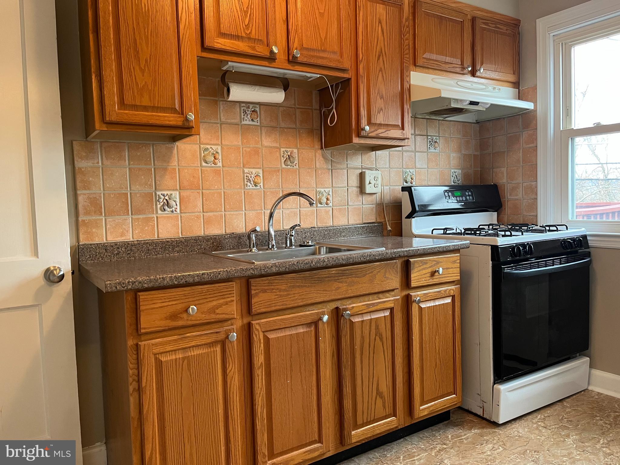 1112 Elm Road Halethorpe, MD 21227 - Photo 7 of 28