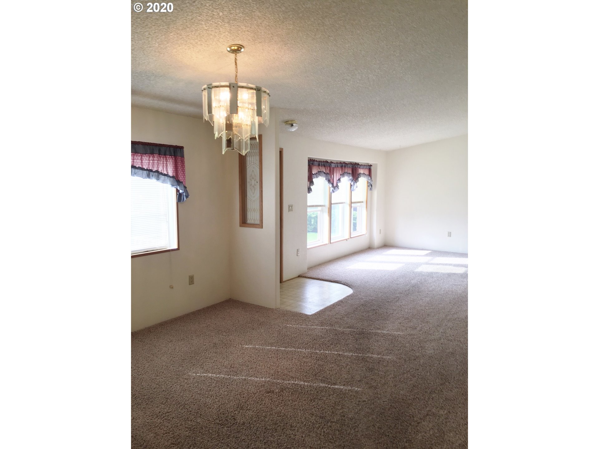 1304 Southwest 37th Street Pendleton, OR 97801 - Photo 4 of 23