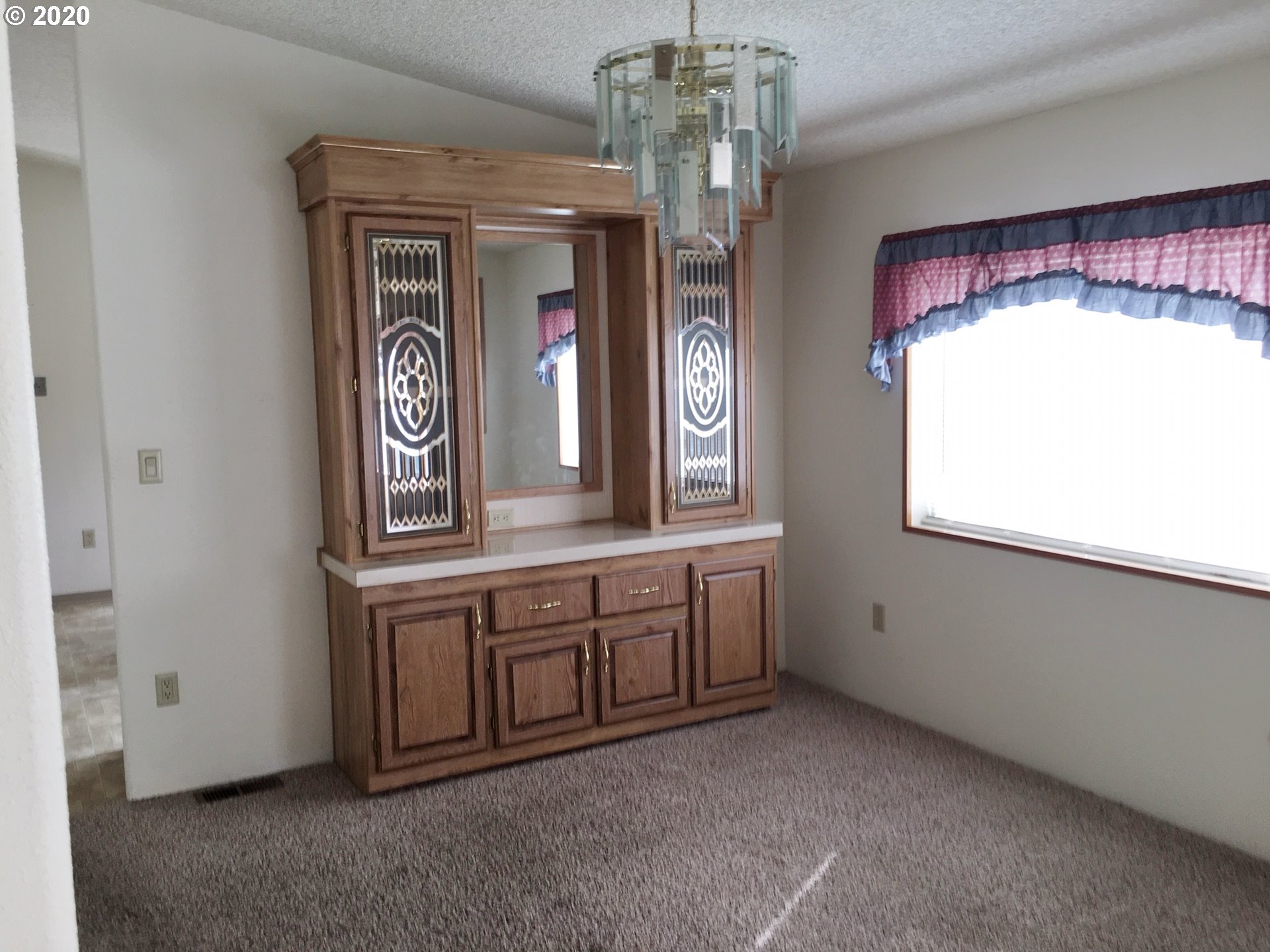 1304 Southwest 37th Street Pendleton, OR 97801 - Photo 5 of 23