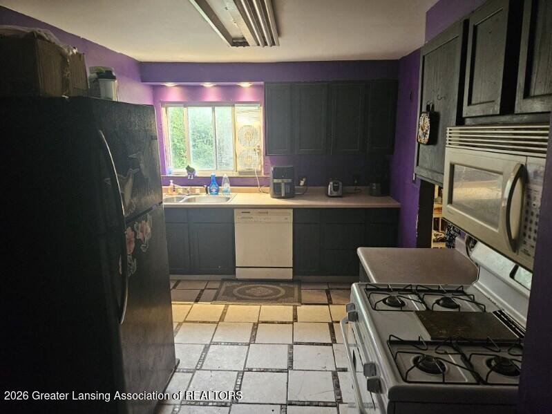 711 Taylor Street Bay City, MI 48708 - Photo 14 of 22 KItchen