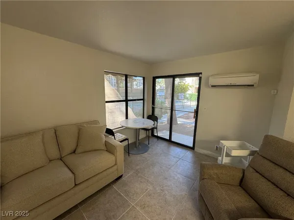 $975 | 520 Elm Drive, Unit 103, Las Vegas, NV 89169