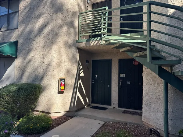 $975 | 520 Elm Drive, Unit 103, Las Vegas, NV 89169