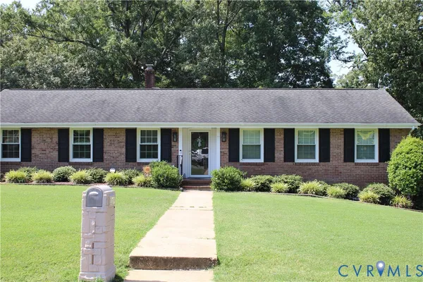 $450,000 | 1117 Oakwood Drive, Colonial Heights, VA 23834