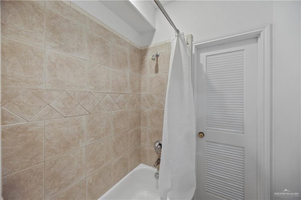 3107 South 6th Lane McAllen, TX 78503 - Photo 26 of 31 a bathroom with a bathtub
