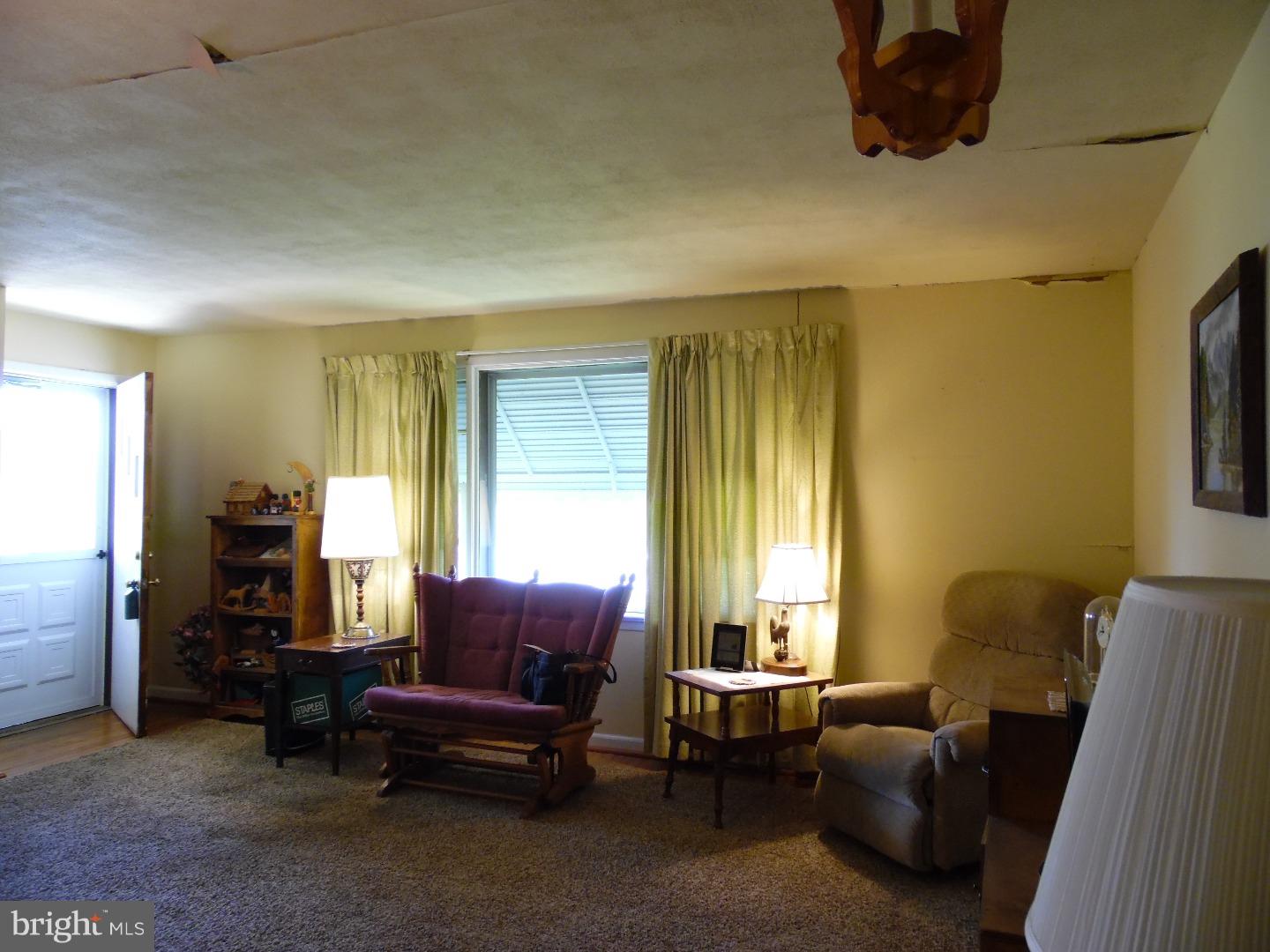 959 Old Harmony Road Newark, DE 19713 - Photo 3 of 23 Living Room