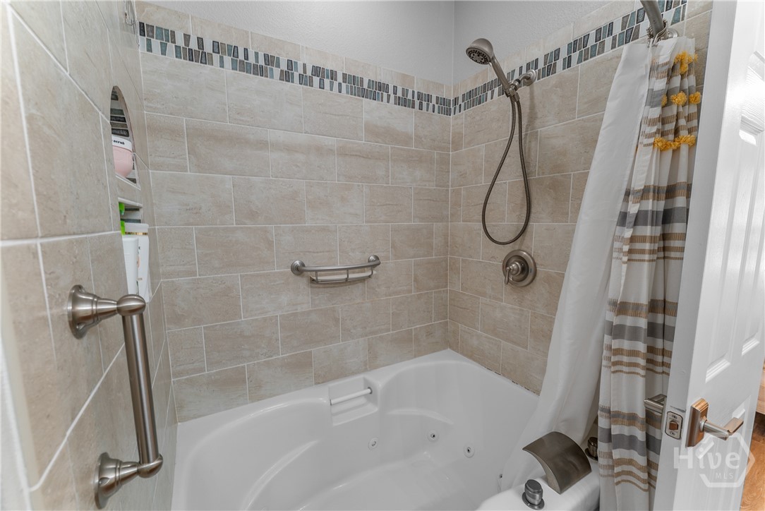 34 Travertine Circle Savannah, GA 31419 - Photo 19 of 43 Jetted tub in primary