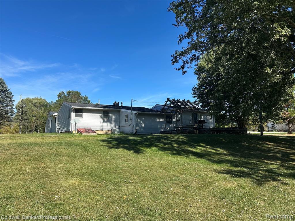 4925 Lippincott Road Lapeer, MI 48446 - Photo 3 of 23
