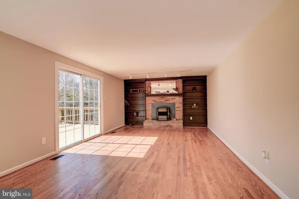 $3,700 | 15900 Fairway Drive, Dumfries, VA 22025