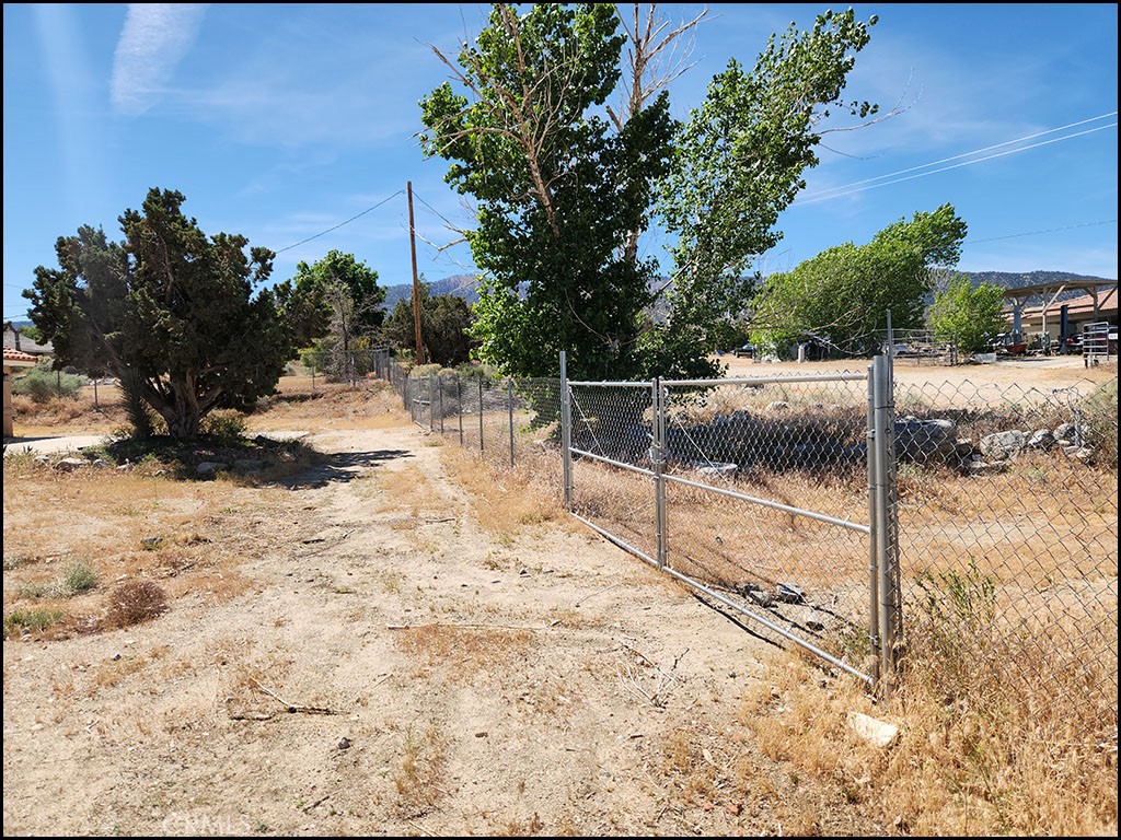 10685 Crystal Aire Road Pinon Hills, CA 92372 - Photo 36 of 48