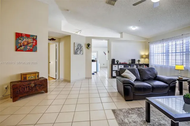 $565,000 | 7306 Northwest 1st Manor, Plantation, FL 33317