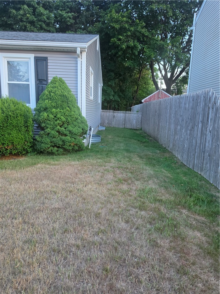 75 Eaton Street Pawtucket, RI 02861 - Photo 4 of 17