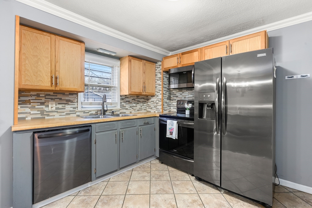 19 New Ludlow Road Granby, MA 01033 - Photo 11 of 31