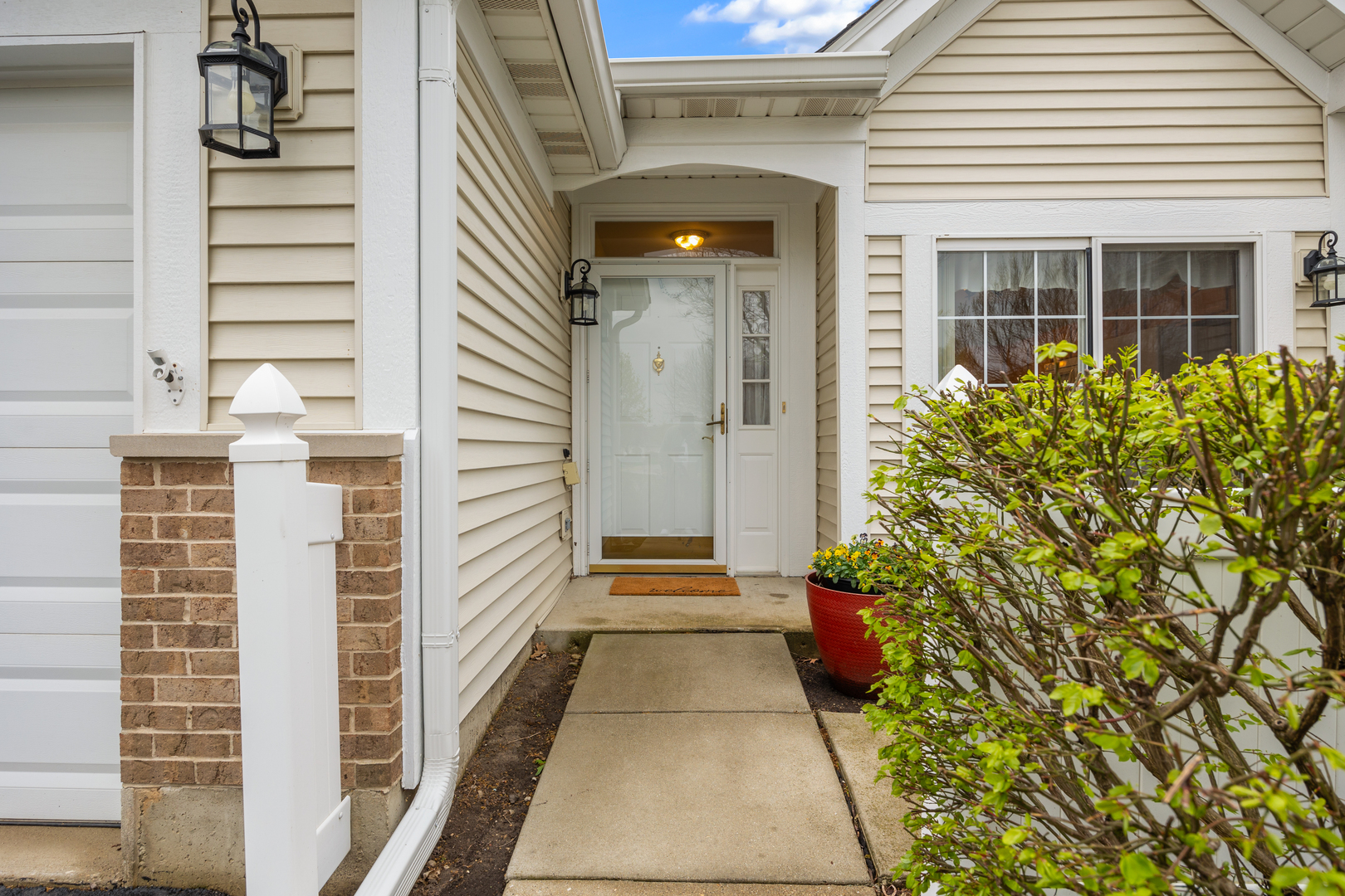 2292 Ashbrook Lane Grayslake, IL 60030 - Photo 4 of 22