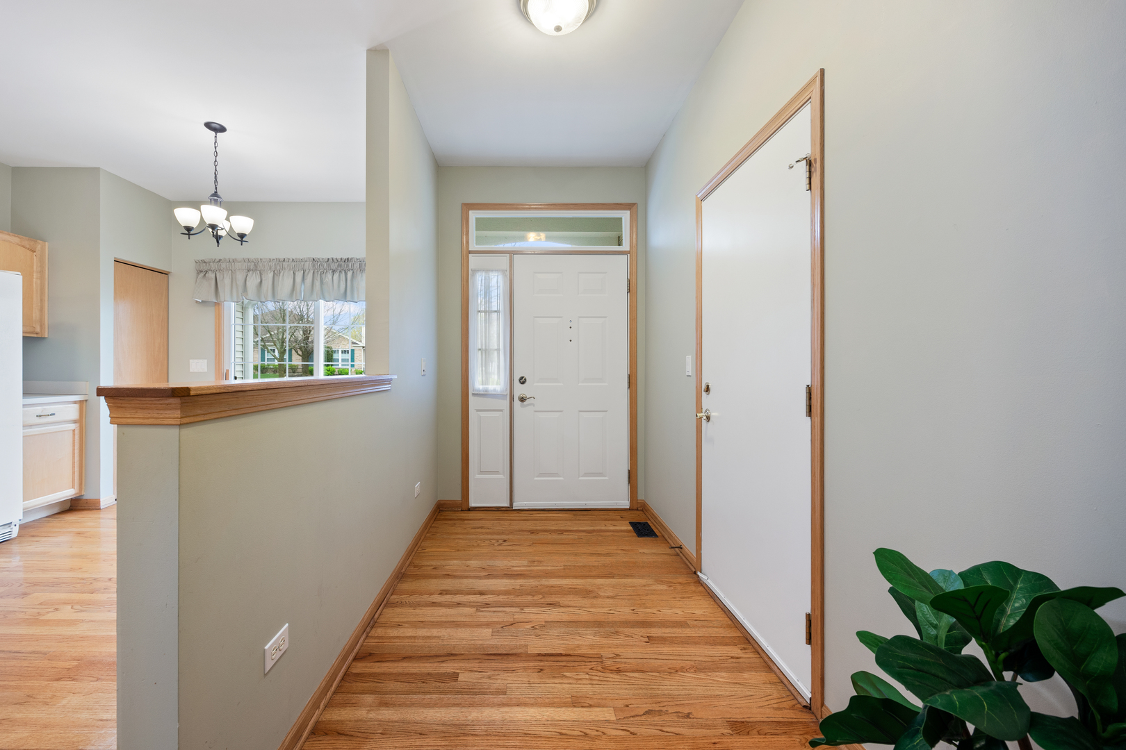 2292 Ashbrook Lane Grayslake, IL 60030 - Photo 6 of 22