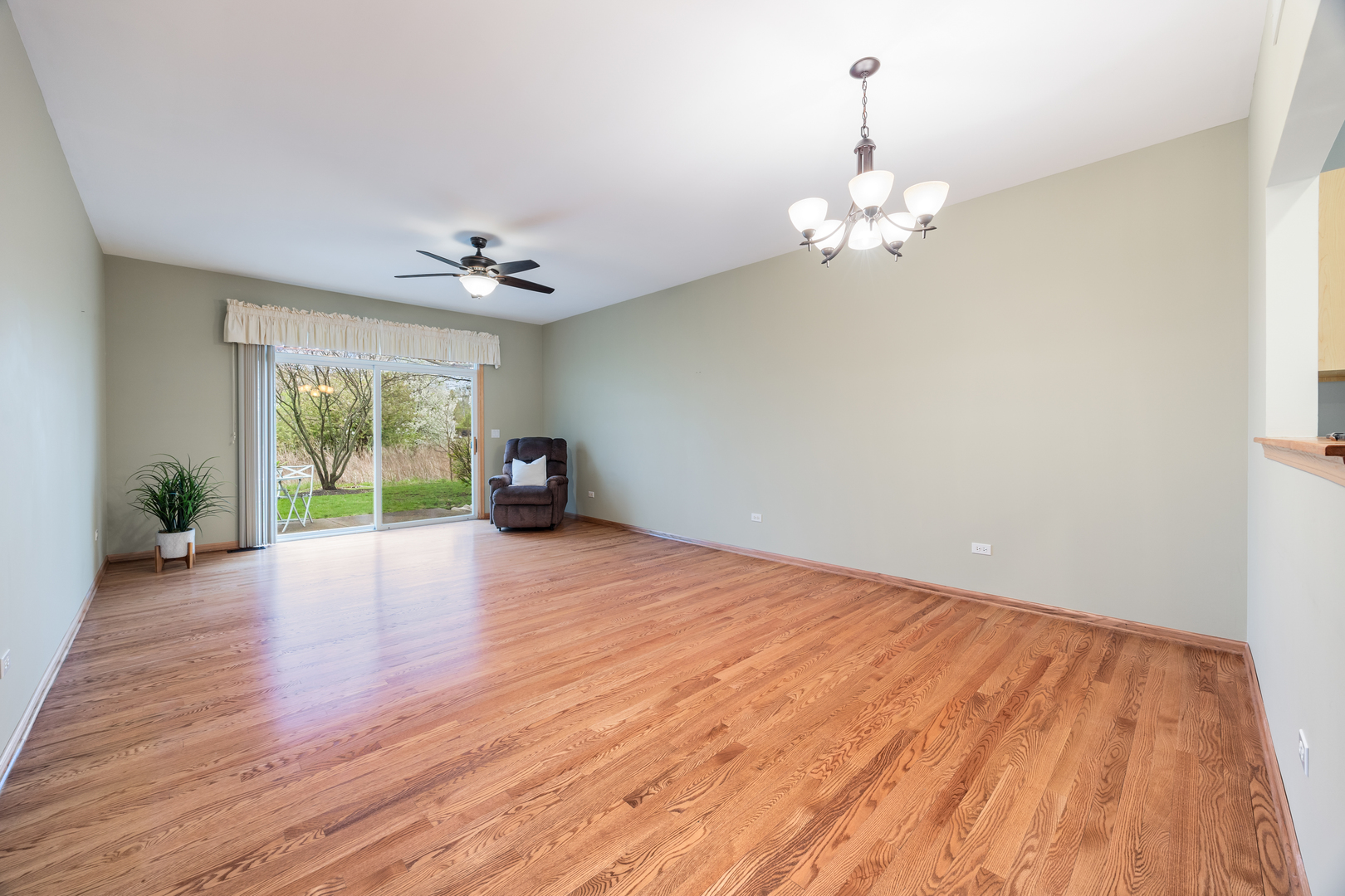 2292 Ashbrook Lane Grayslake, IL 60030 - Photo 7 of 22