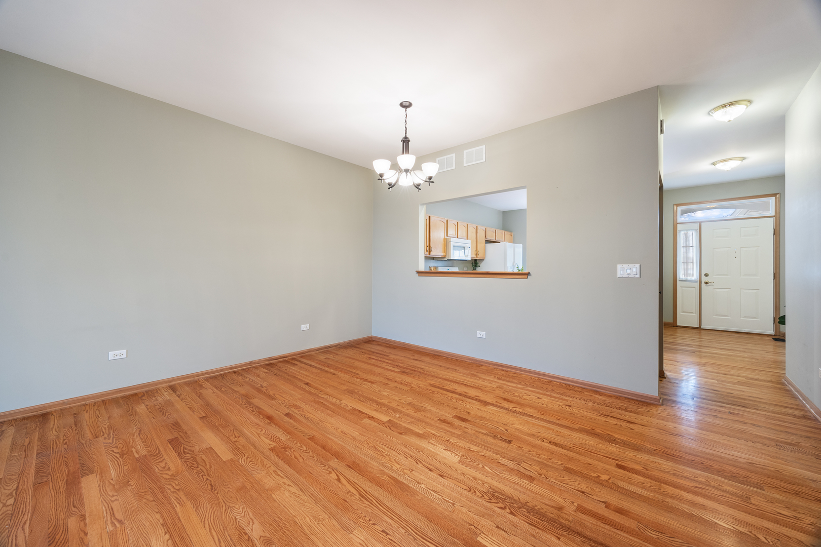 2292 Ashbrook Lane Grayslake, IL 60030 - Photo 8 of 22