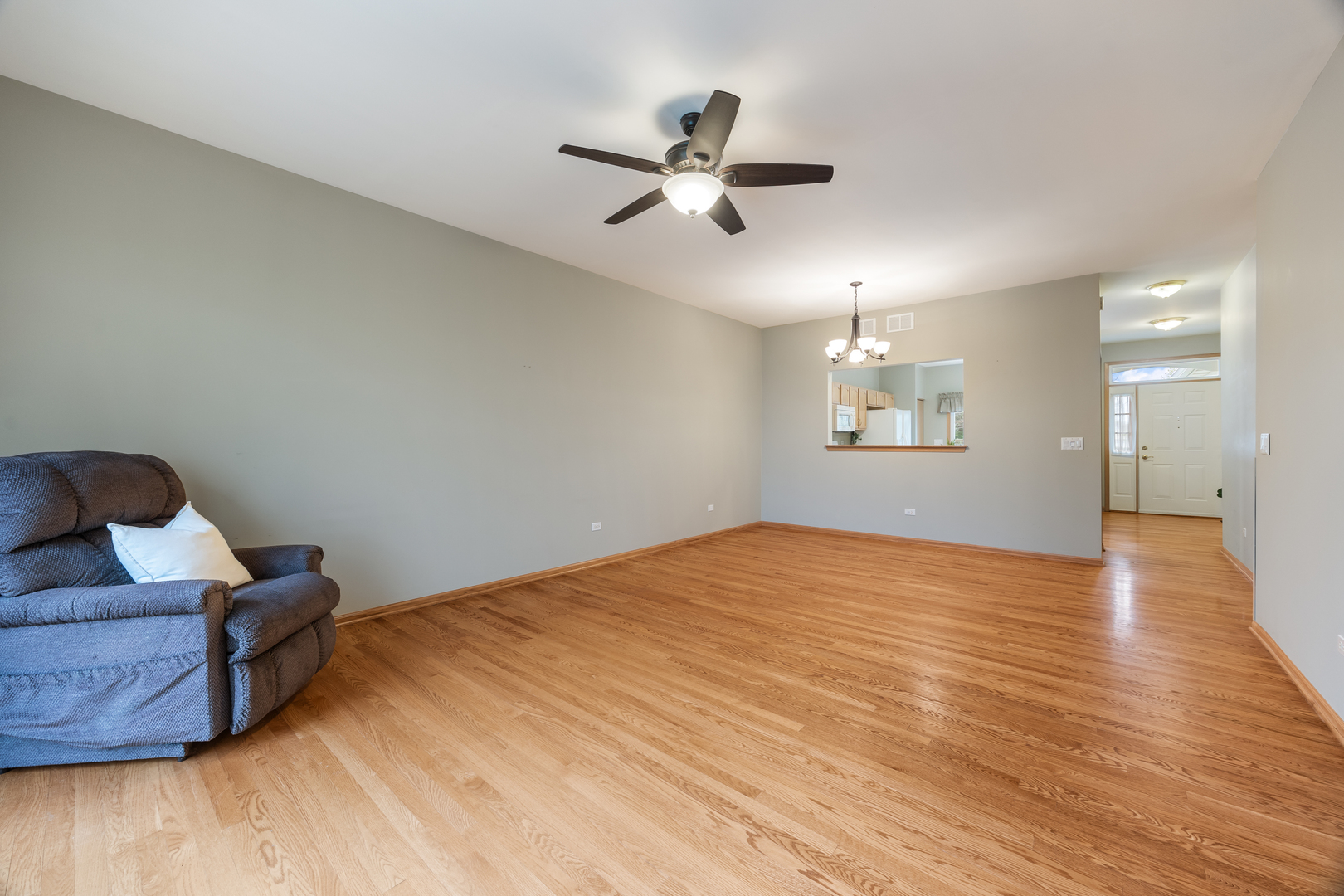 2292 Ashbrook Lane Grayslake, IL 60030 - Photo 9 of 22