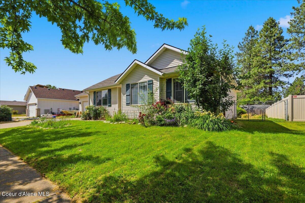 7443 Macaw Lane Rathdrum, ID 83858 - Photo 4 of 28 04-7443 Macaw Ln_RedHogMedia