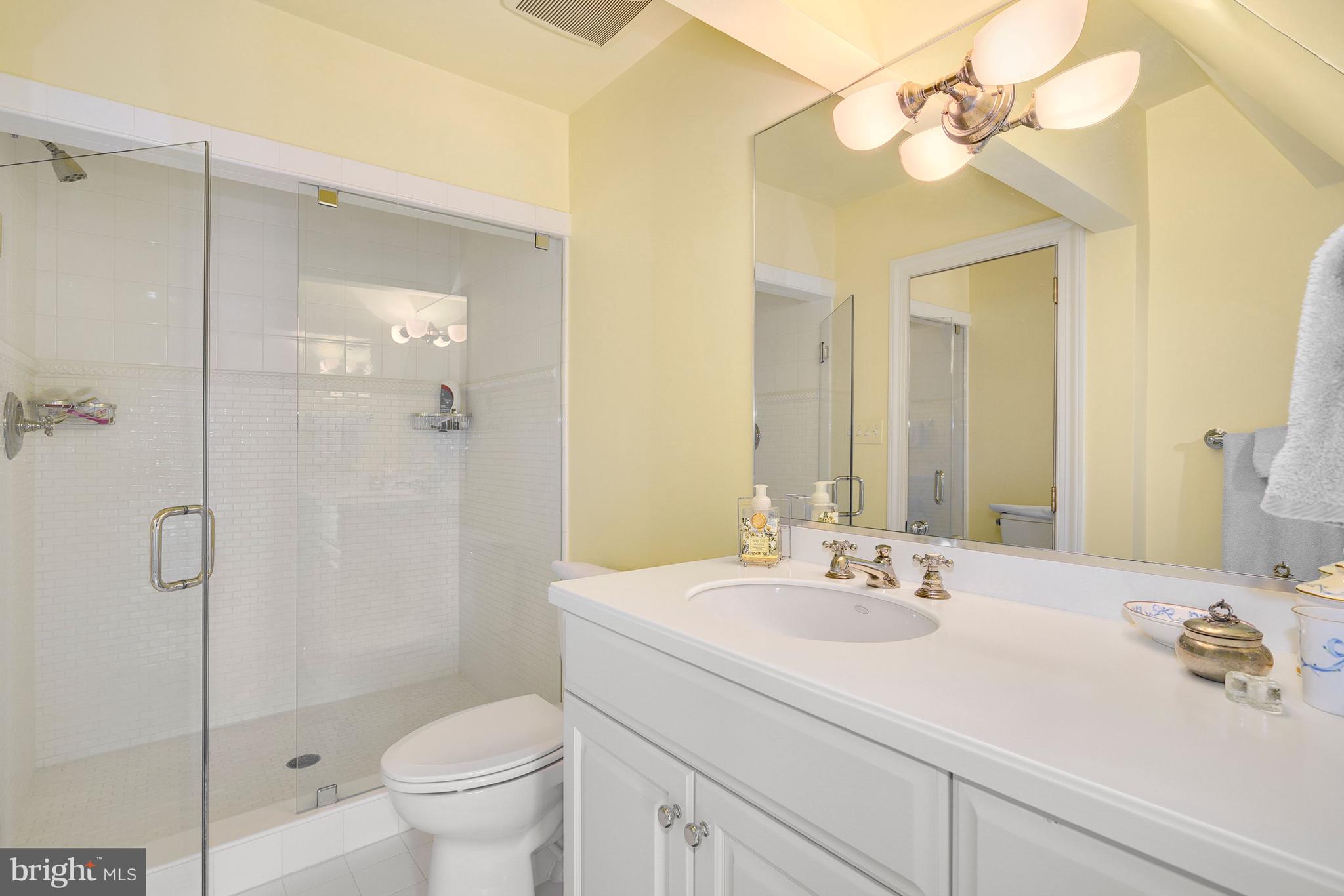 1811 Kalorama Square Northwest, Unit 6 Washington, DC 20009 - Photo 29 of 36 Ensuite Bath to Bedroom #4