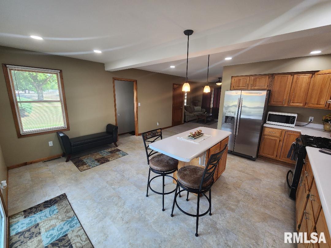 718 Middle Road Camanche, IA 52730 - Photo 12 of 31 Gallery Image 12