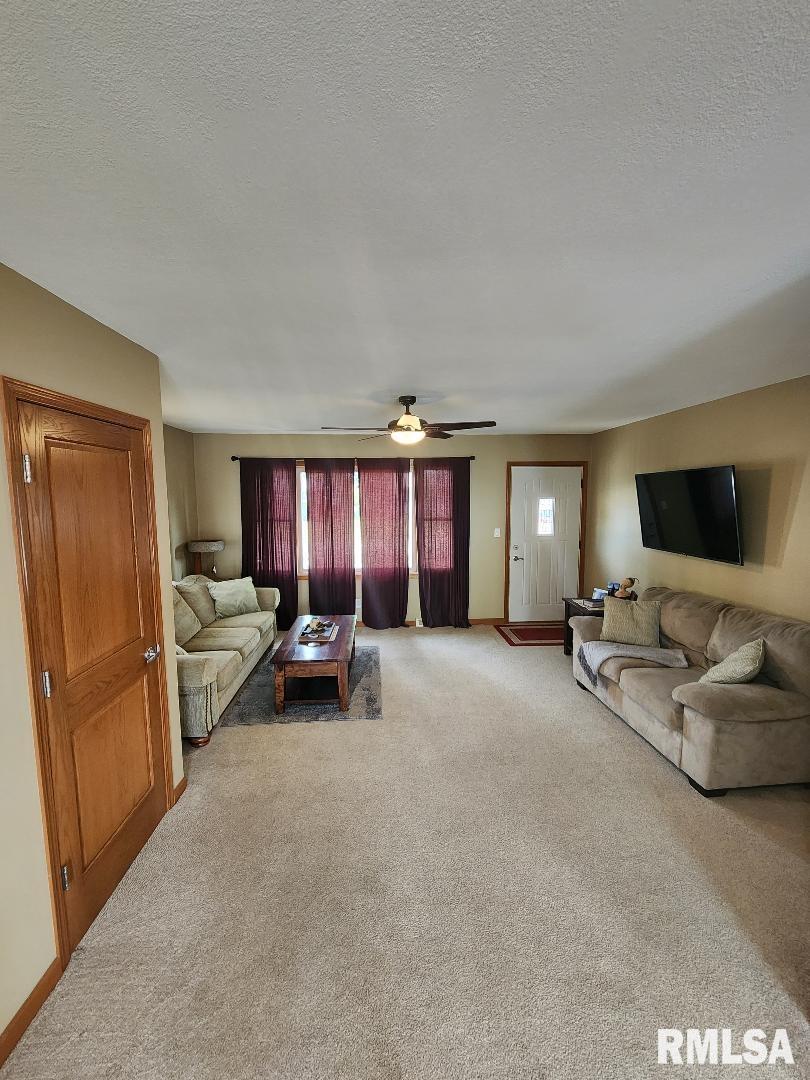 718 Middle Road Camanche, IA 52730 - Photo 16 of 31 Gallery Image 16