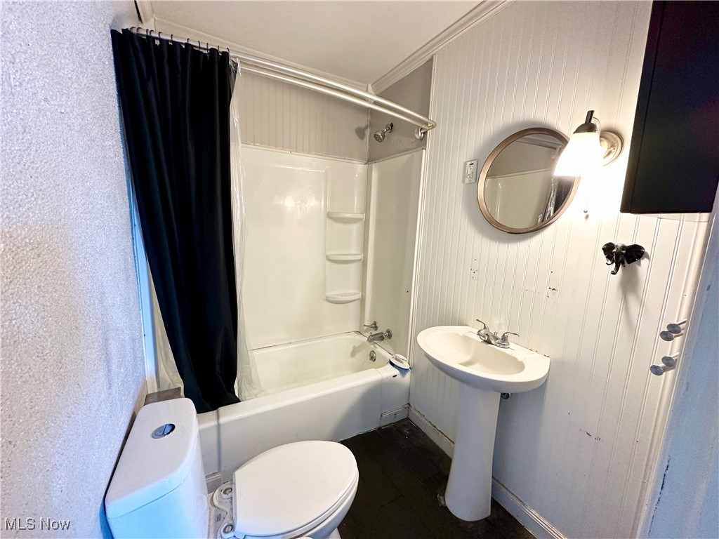 87 R 26th Street Wellsburg, WV 26070 - Photo 13 of 17 Full bathroom featuring toilet, a sink, and shower / bath combo